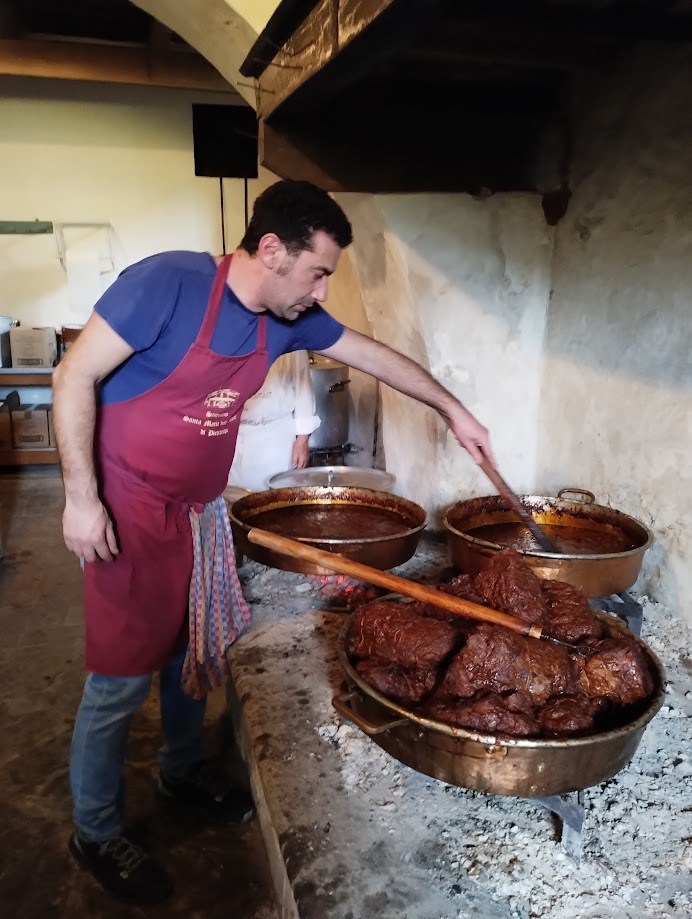 Un momento del pranzo dei Bifolchi