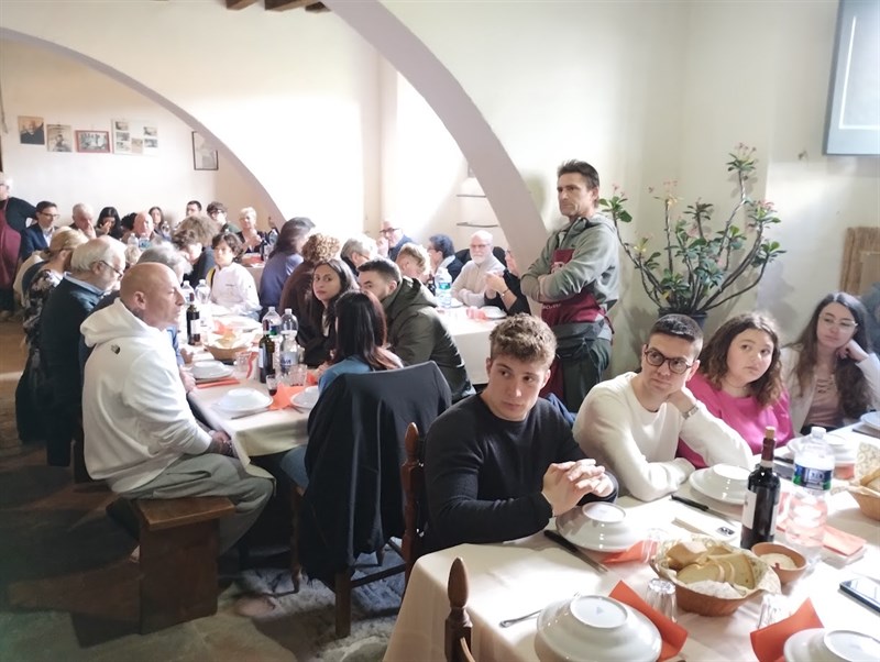 Un momento del pranzo dei Bifolchi