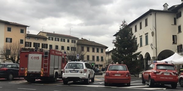 Piazza Cavour a Barberino nei giorni subito dopo il sisma