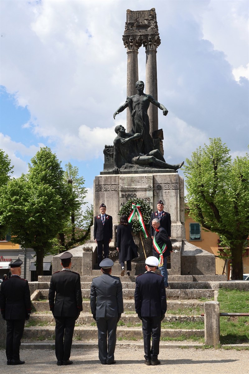 Davanti al Monumento dei Caduti della I° Guerra Mondiale 
