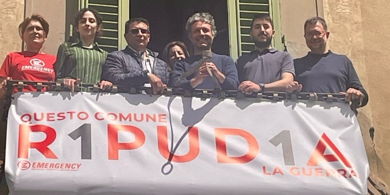 Lo striscione esposto