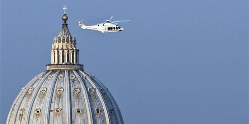 2013 - Papa Benedetto XVI lascia il Vaticano (12 anni fa)