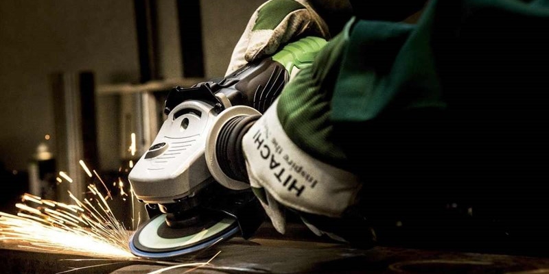 metalmeccanico a lavoro