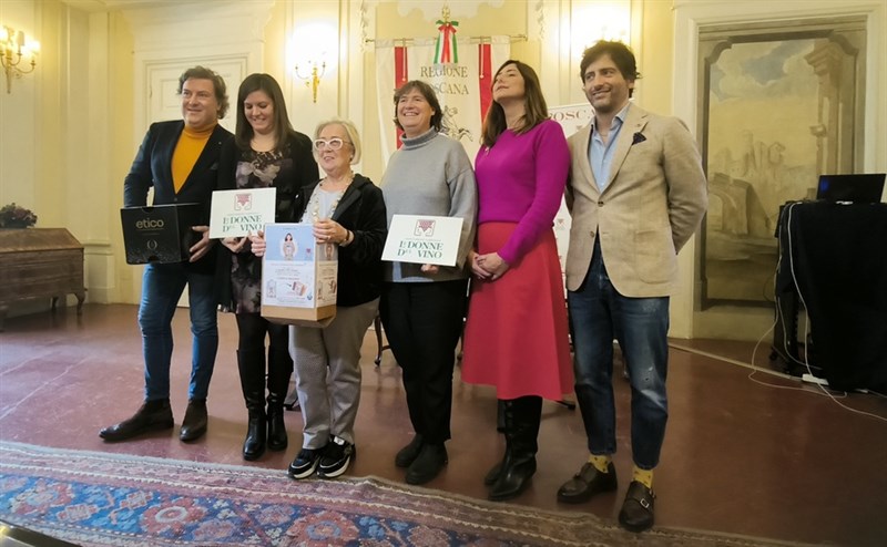 La consegna simbolica dei tappi