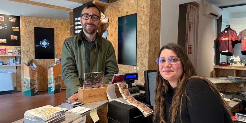 L'assessore Saturnini all'infopoint