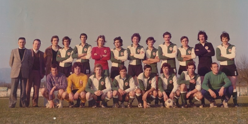 Anno 1974. Il presidente Giovanni Signori seconda da sinistra.