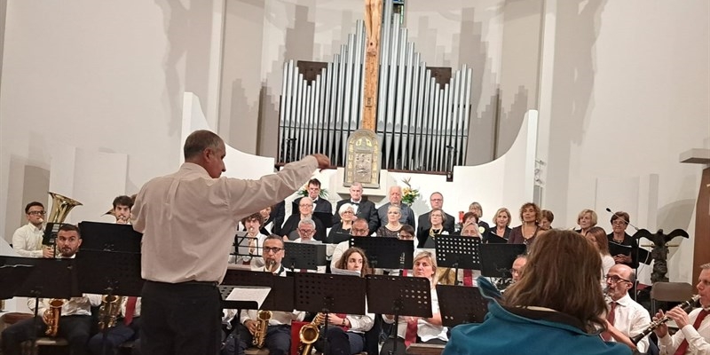 Il concerto nella chiesa di Rufina  della Banda e del Coro insieme diretti dal M° Fasano