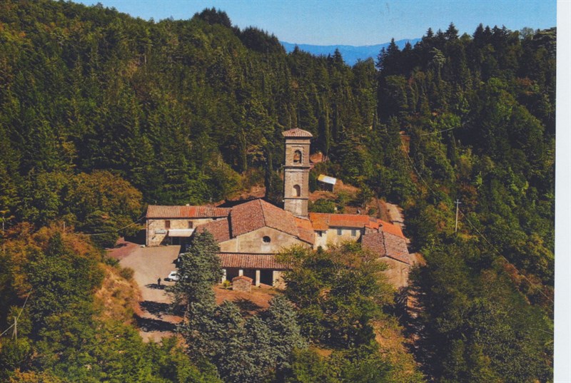 Un paesaggio non molto conosciuto ma bellissimo; la Pieve di San Michele a Montecuccoli nel territorio di Barberino di Mugello.