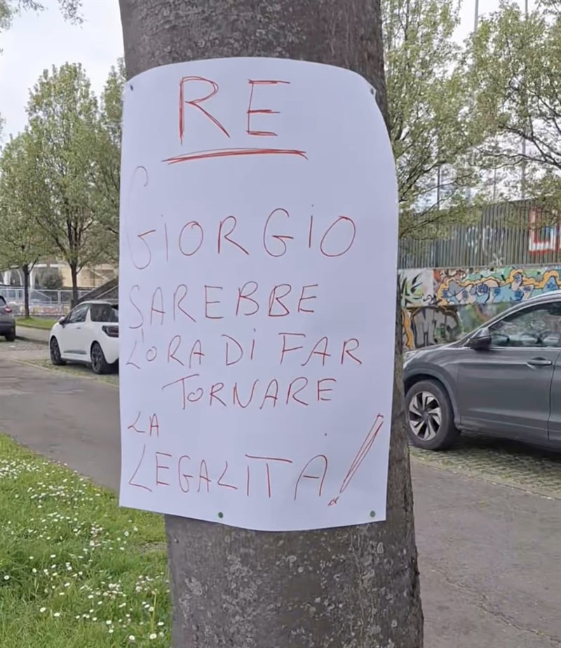 Uno dei cartelli comparsi in viale Paoli