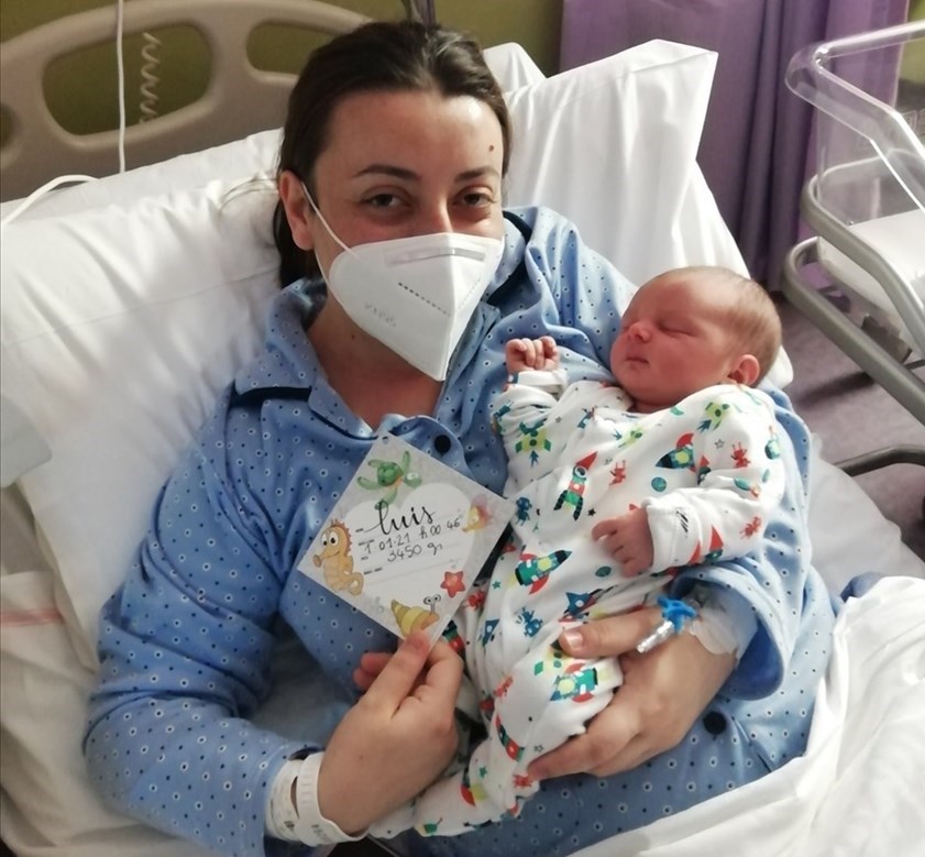 Luis, il primo nato del 2021 in Ausl Toscana Centro, e la sua mamma