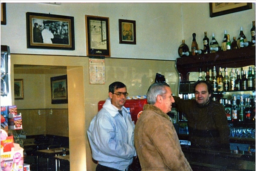 Ottobre 1989. Dopo 30 anni, i figli dei personaggi della prima foto. Dietro al  Alvaro Ballini e sul davanti a sinistro Aldo Giovannini figlio di Amilcare e Nino Costi figlio di Gino