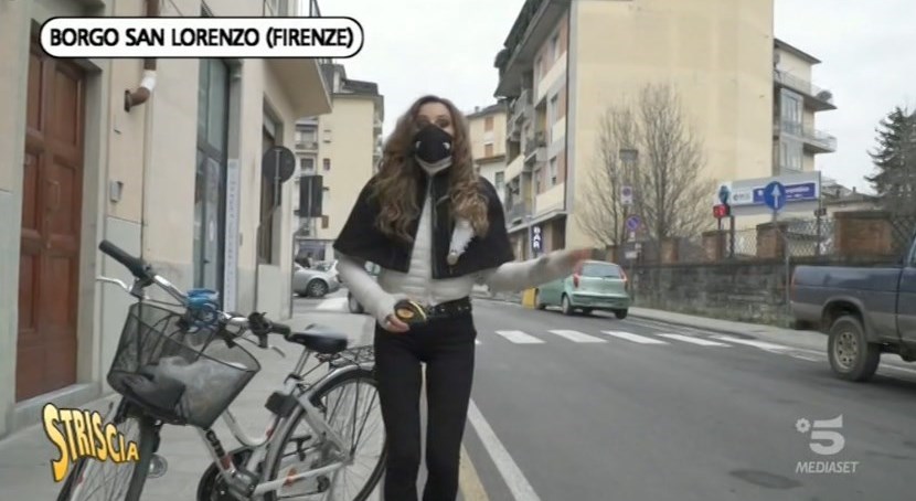 L'inviata di Striscia la NOtizia a Borgo San Lorenzo per le piste ciclabili
