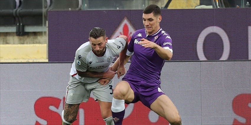 una fase di gioco di Fiorentina - Bologna