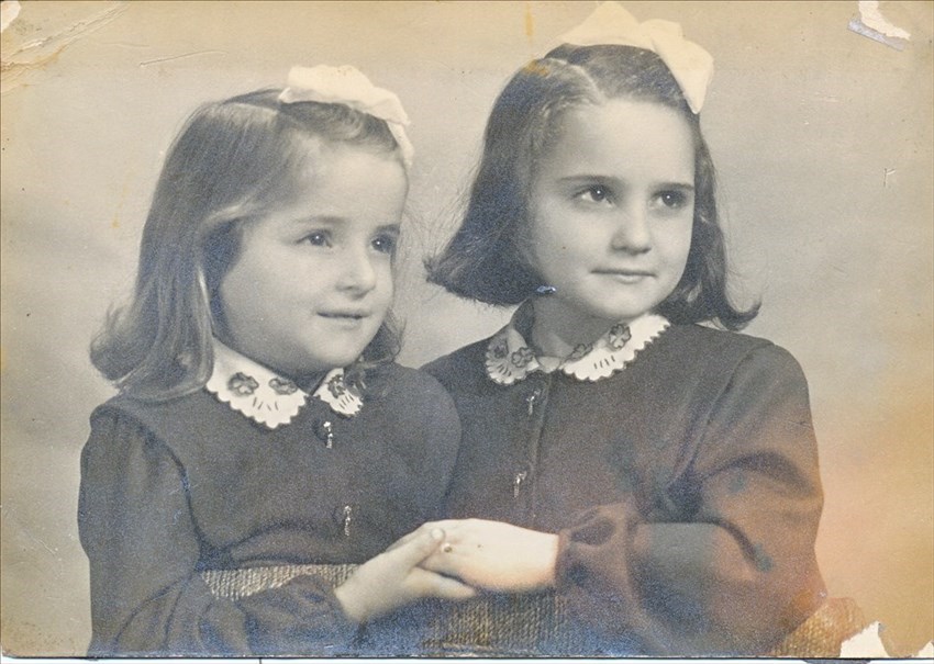 Le sorelle Luisa, a sinistra, e Gabbriella moglie di Paolo Innocenti