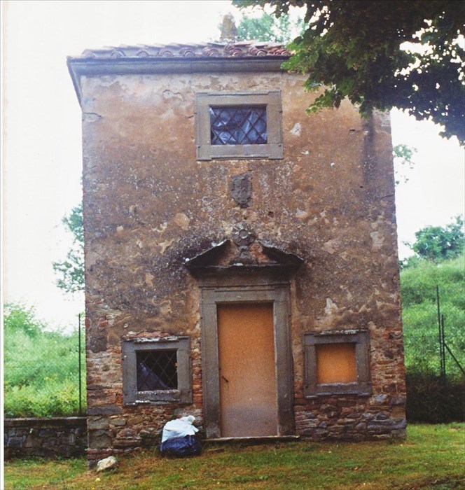 Il secentesco Oratorio  di San Biagio, prima del restauro,  a Borgo San Lorenzo