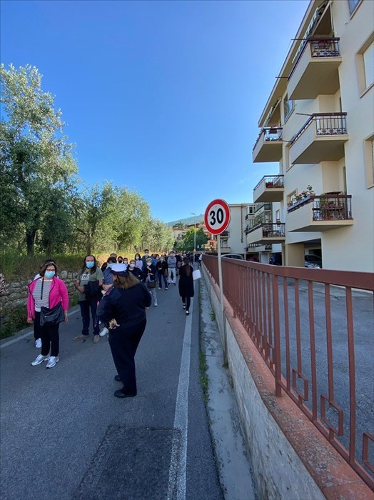 Vaccini all'Hub di Reggello: la coda infinita