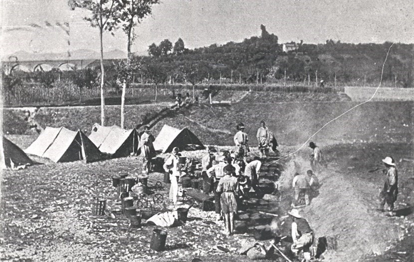 L’immagine  del 1902 durante le manovre militari dell’VIII° Corpo d’Armata.