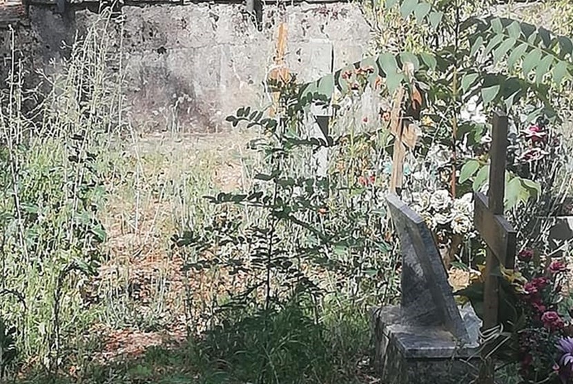 Incuria al cimitero di Pratolino