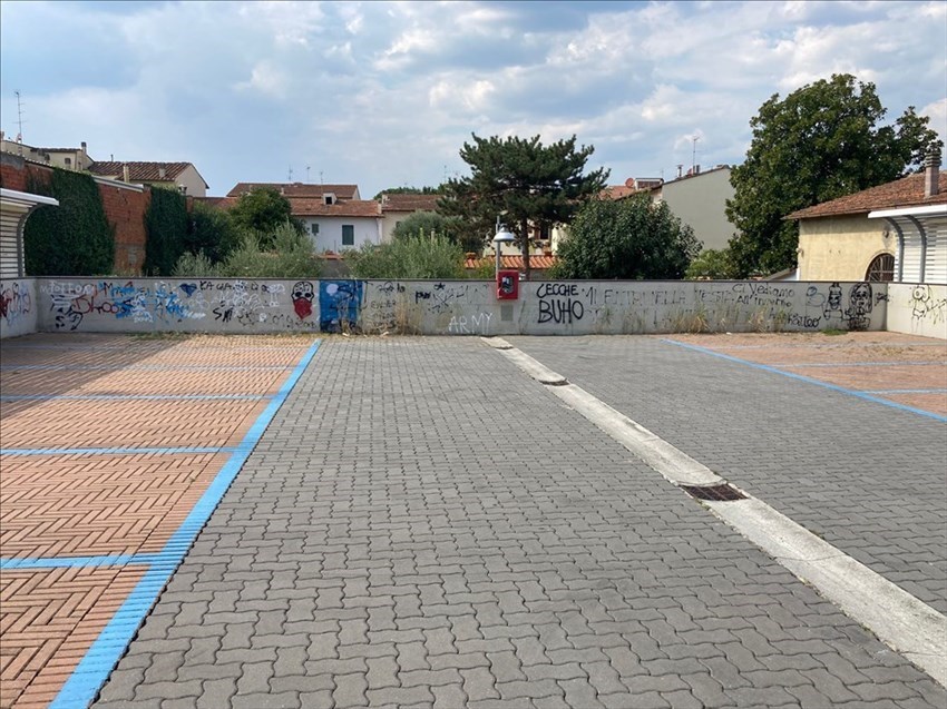 parcheggio via Gramsci