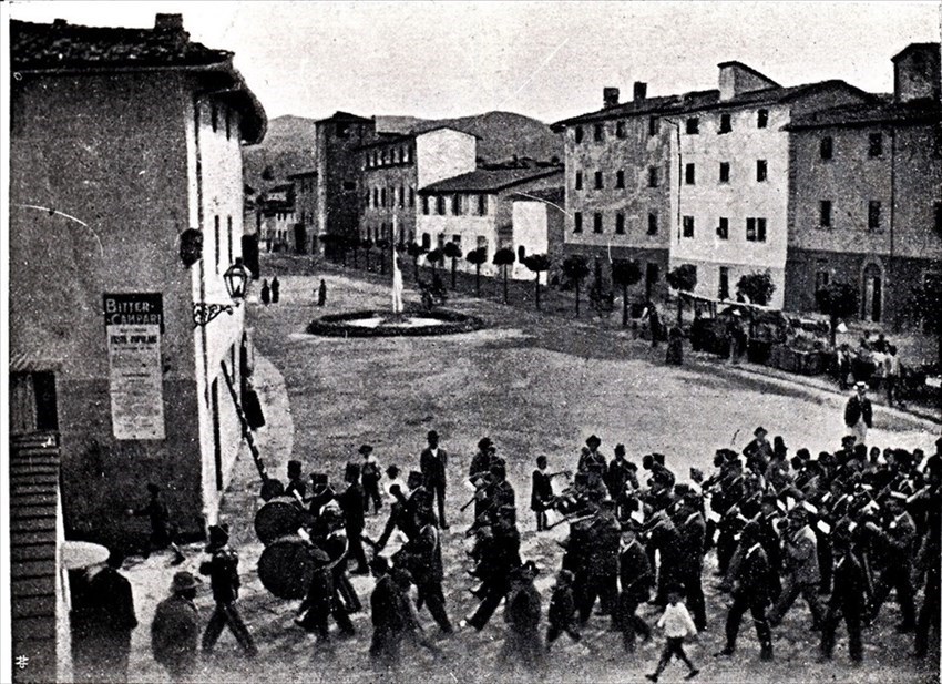 Foto 3 . Piazza Curtatone