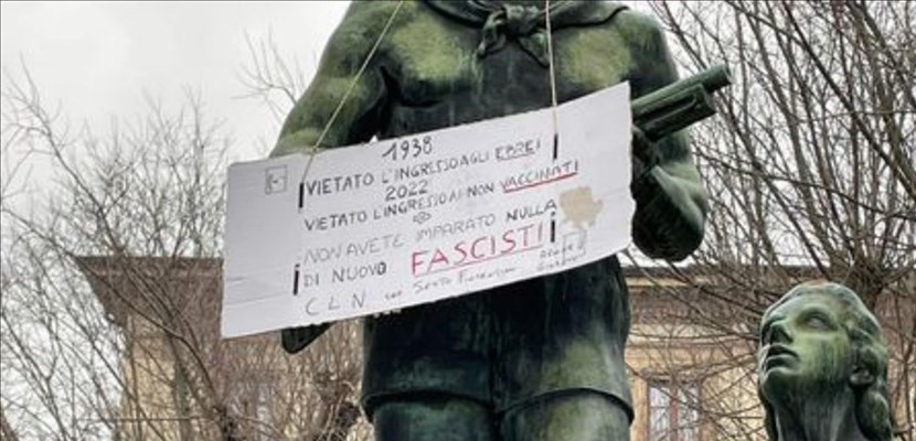 Il cartello apparso stamani