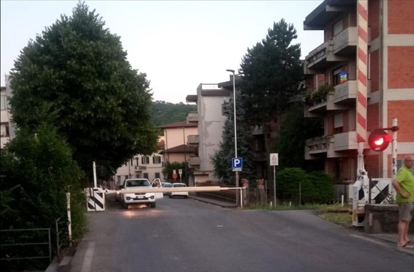 Disagi ieri sera per un guasto al passaggio a livello di Rufina