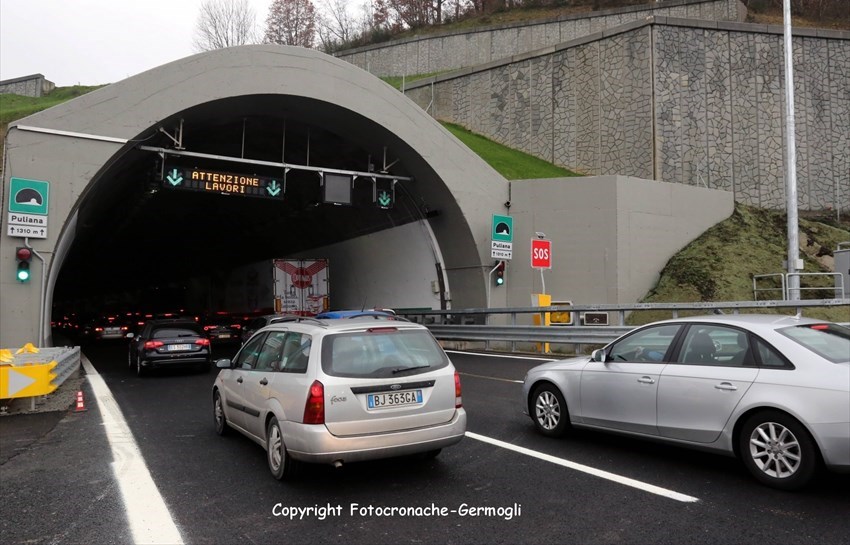 A1. incidente in galleria. Foto di repertorio