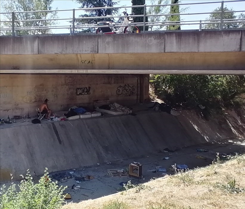 ancora l'accampamento sotto il ponte di via della Chimera