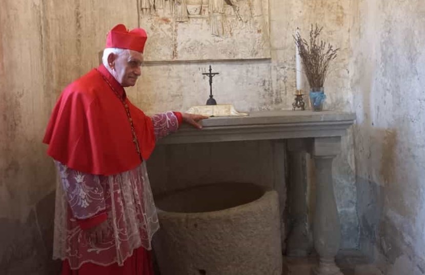 Il cardinale nella cappella di San Bonaventura