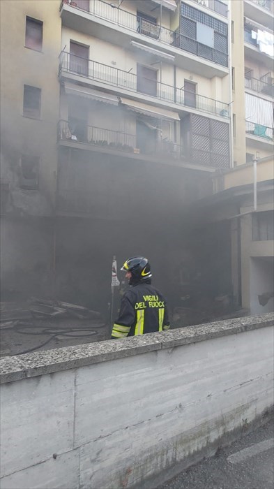Le foto dell'incendio a Borgo