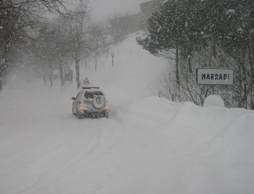 Alto Mugello: voci (e foto) dalla tormenta. Frazioni isolate sotto due metri di neve. E arrivano i mezzi da Trento