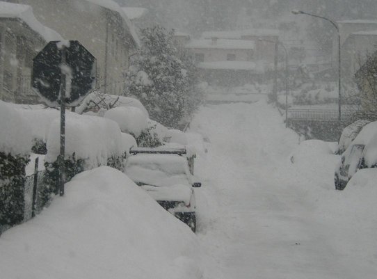 Alto Mugello: voci (e foto) dalla tormenta. Frazioni isolate sotto due metri di neve. E arrivano i mezzi da Trento