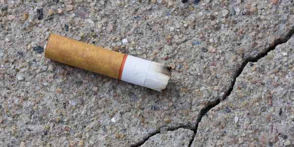 Fino a 300 euro a chi getta la cicca. Dal 2 febbraio cambia la normativa