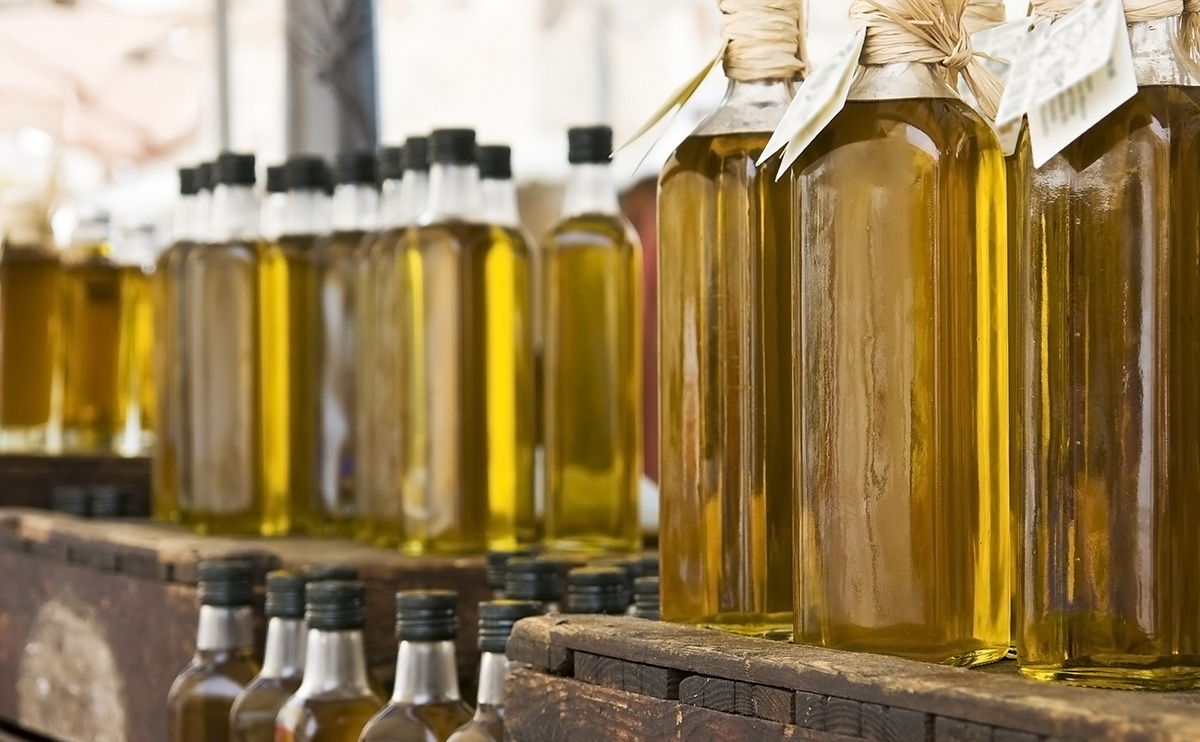 Commercializzavano ingenti quantità di olio di semi di soia come Extra vergine: 14 indagati fra Foggia e Firenze