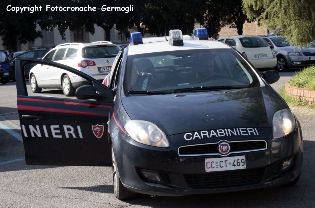 Bloccati con l'auto rubata. Inseguimento martedì in Mugello. Arrestati dai Carabinieri