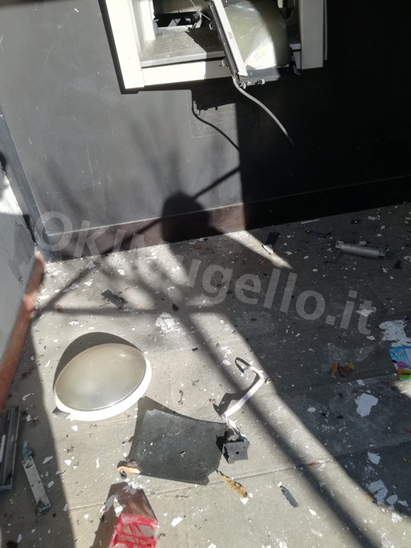 asplosione-bancomat-cavallina_1