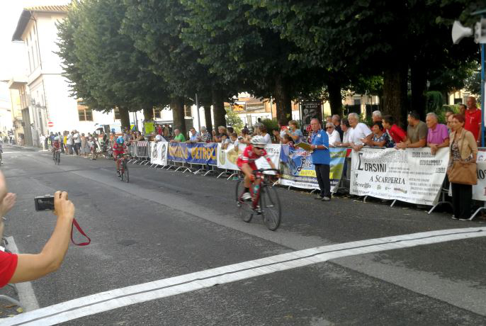 Giovanissimi ciclisti in Piazza Dante per il trofeo Giovannini Pini