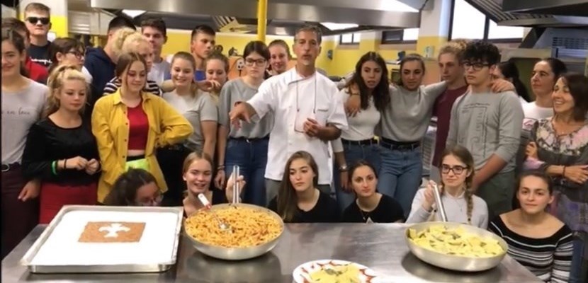 Giotto Ulivi. Studenti italiani e tedeschi in cucina