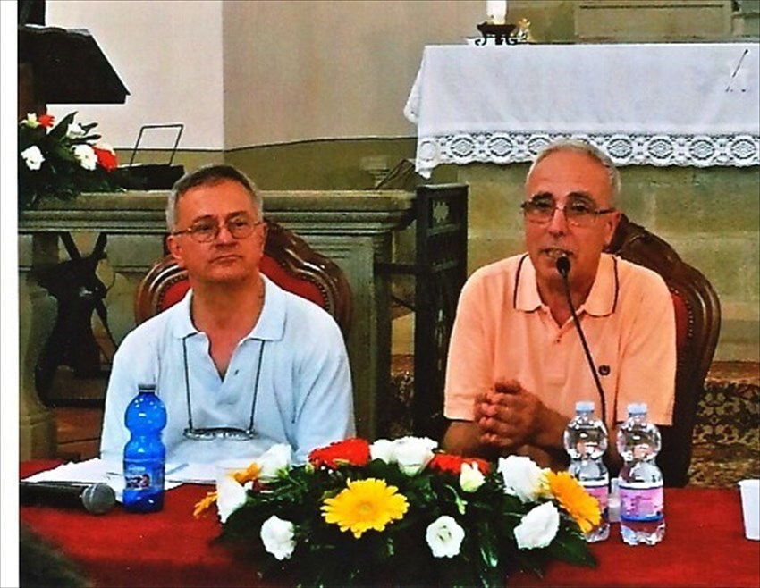 Paolo Marini, a sinistra,neo presidente dell’Associazione Culturale E20/eventi durante una pagina culturale con lo scrittore Adriano Gasparrini.