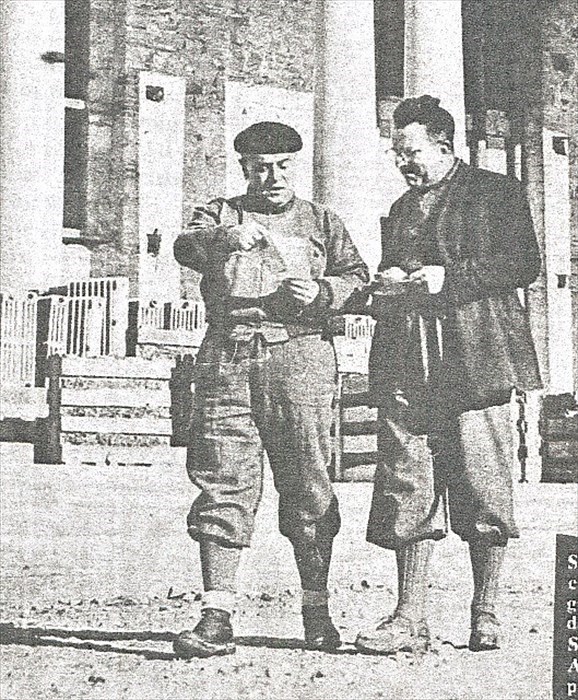 Una consunta immagine del 1953 del  dott. Guglielmo Sanguinetti con l’ingegnere Angelo Lupi nel cantiere di Casa Sollievo della Sofferenza a San Giovanni Rotondo.