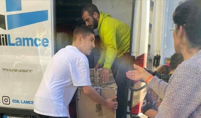 Gli aiuti portati in Albania