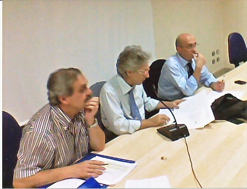 L’atto costitutivo dell’Associazione “Mote dal Mugello”; da sinistra Franco Frandi, il notaio Gabriele  Carresi e il commercialista Marco Gualdani.