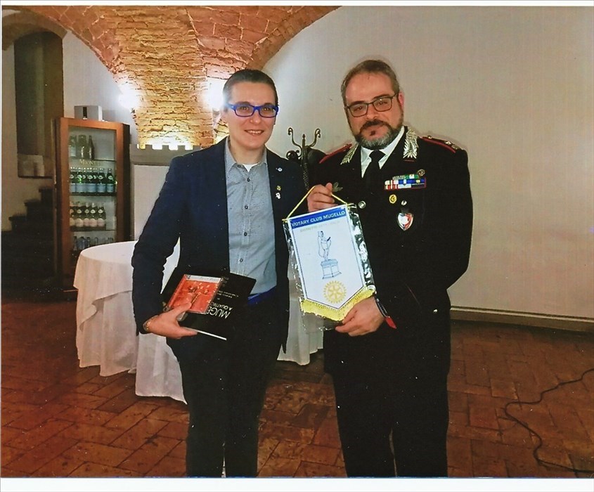 Il Maggiore Lanfranco Disibio con la dott.ssa Sabrina Landi Malavolti, presidente del Rotary Club Mugello
