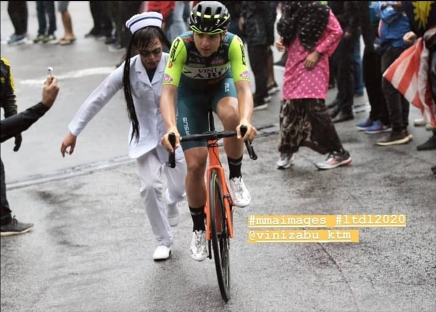 Ciclista di Rufina Alessandro Iacchi in gara in Malesia