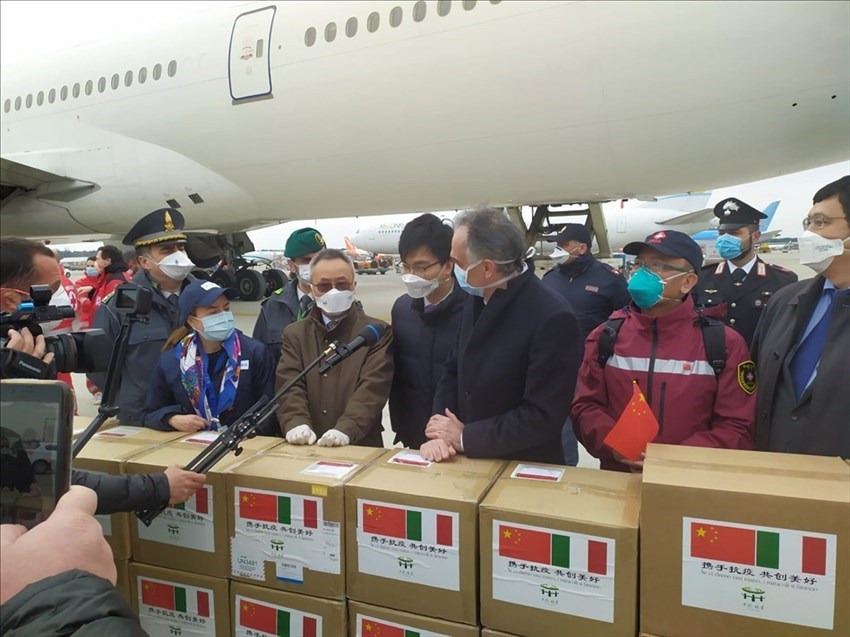 L'arrivo di dottori e prodotti medicali cinesi per la Toscana