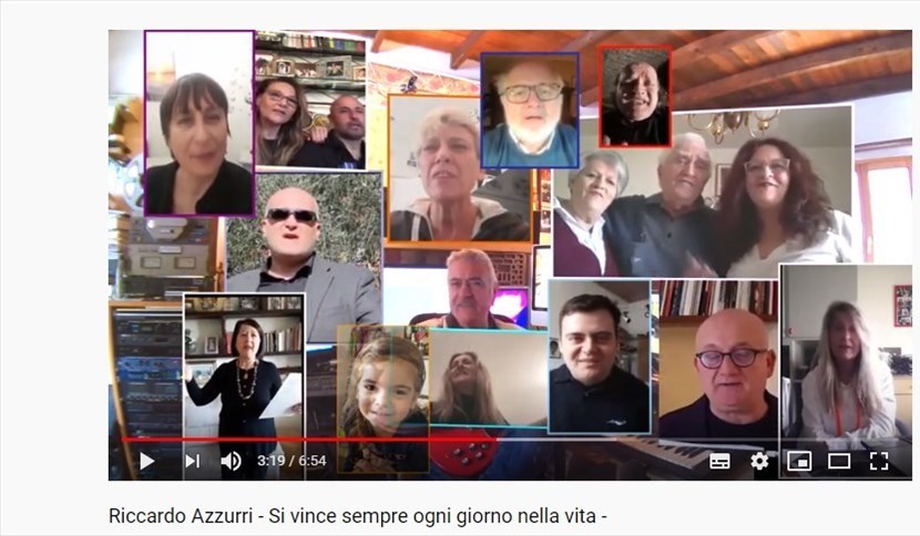 Il cantante Riccardo Azzurri ed alcuni amici nella video-esibizione di "Si vince sempre ogni giorno nella vita" a favore dell'Ospedale Torregalli