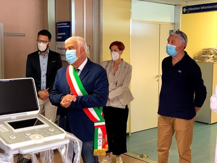 Consegna dell'ecografo del Comune di Rignano all'OSMA