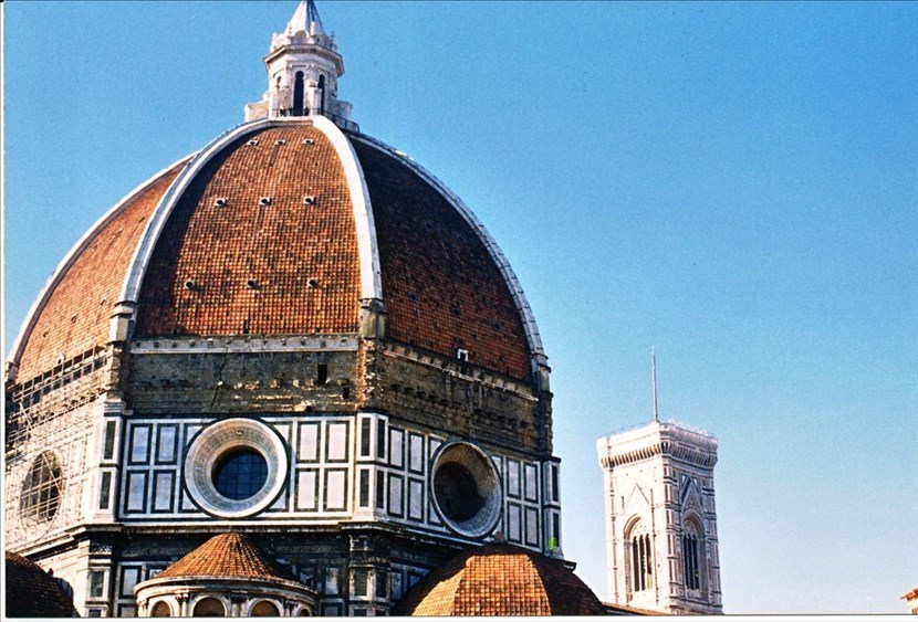 La cupola del Duomo. Foto di Aldo Giovanni nell’anno 2000 dalla terrazza del Palazzo della Cassa di Risparmio in via Bufalini a Firenze.