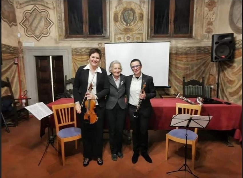 L’Ensemble “Camerata dè Bardi” ; Roberta Landi Malavolti (violino) e Sabrina Landi Malavolti (clarinetto) con la Prof. Giuseppina Carla Romby