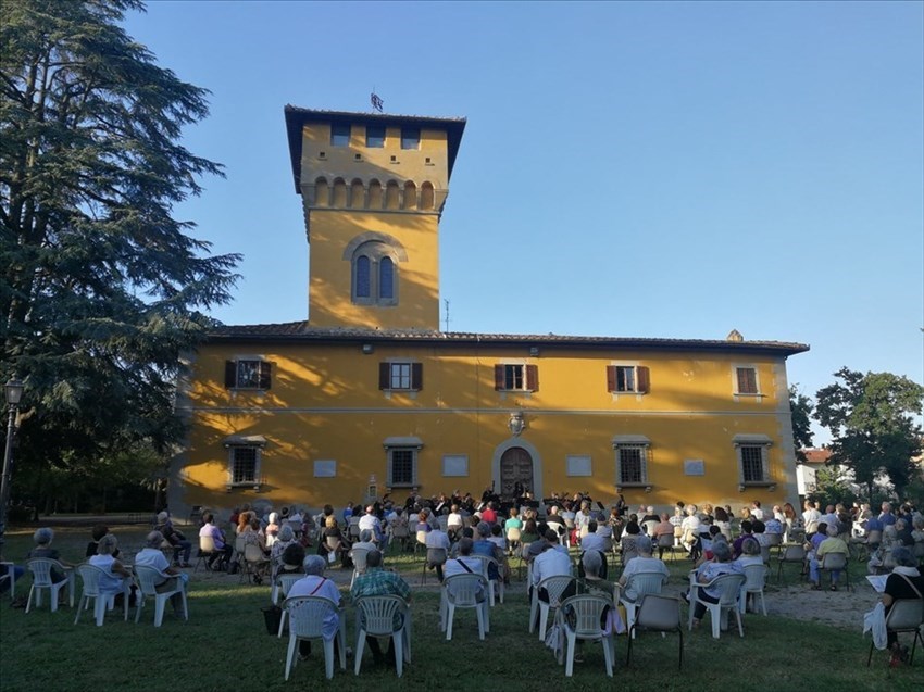 Panorama del parco di villa Pecori Giraldi durante il secondo concerto.